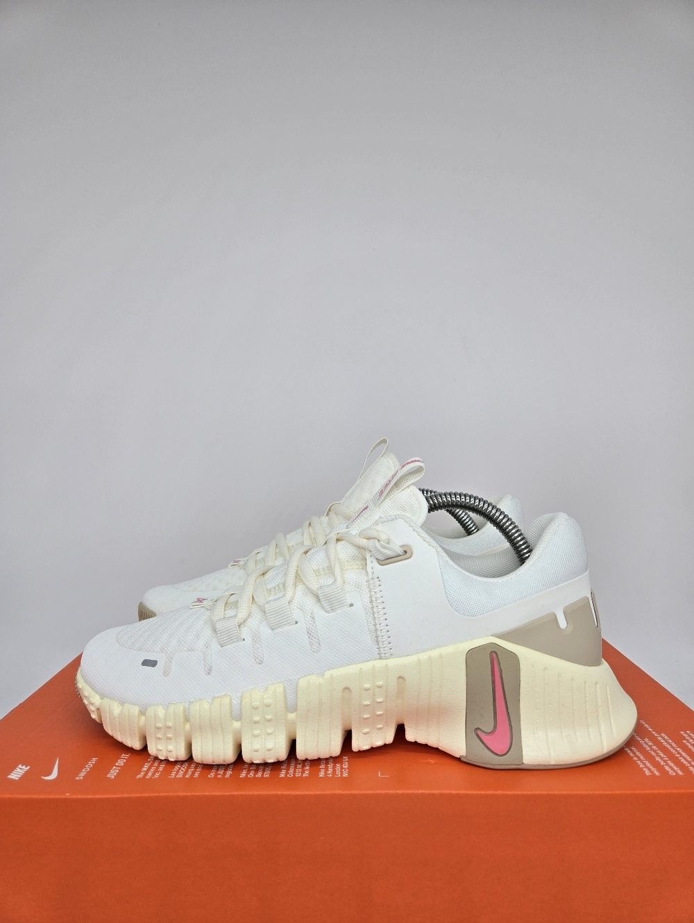 Nike Women's Free Metcon 5 Sail Sanddrift Workout Shoes Size 8 New